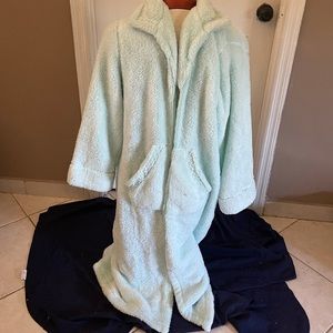 Miss Elaine long sleeve robe